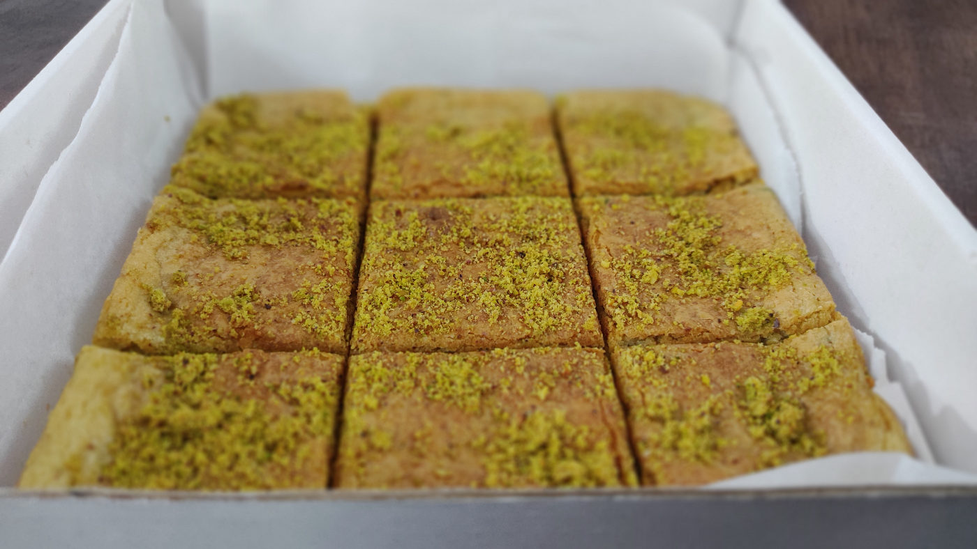 Lotus Blond — eggless blondie by La Cheffe Bakes
